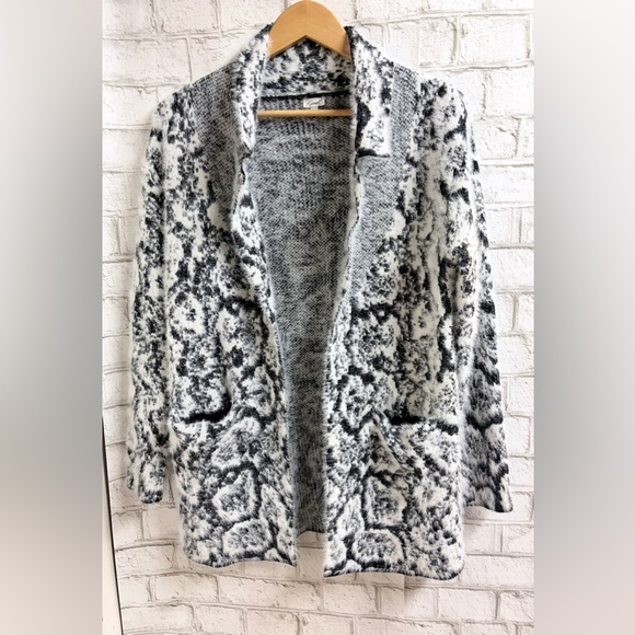Kismet Sweaters - Kismet Black & White Open-Front Patterned Cardigan With Pockets